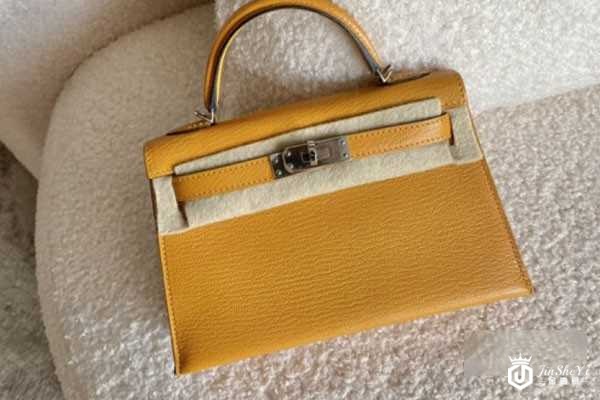 不压价的奢侈品包回收店好找吗