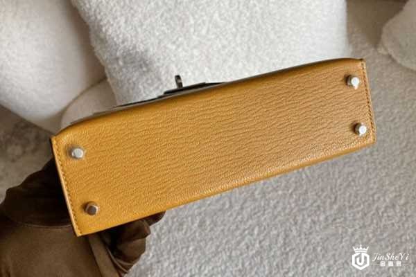 不压价的奢侈品包回收店好找吗