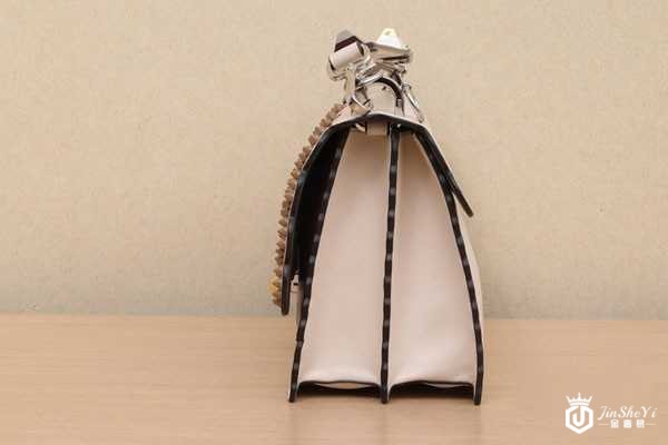 市场上回收奢侈品包包二手打几折才不亏 市场上回收奢侈品包包二手打几折才不亏