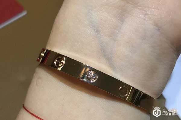 卡地亚钻石手镯回收多少钱  LOVE系列价位更高吗