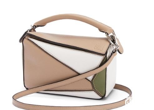 Loewe包包回收多少钱，Puzzle有哪些背法？