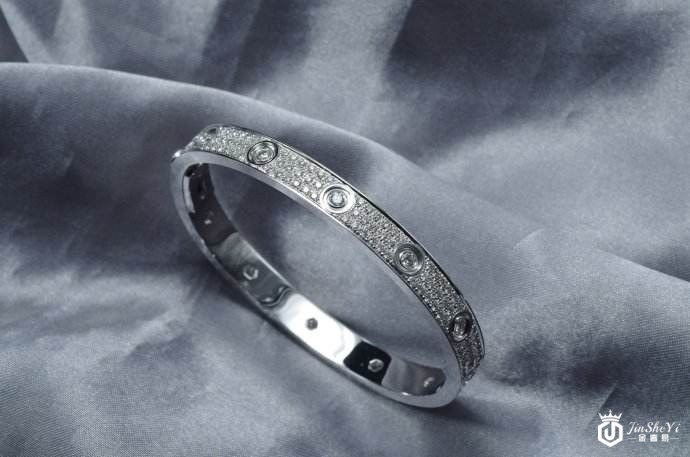 8成新卡地亚love手镯回收价格多少钱？