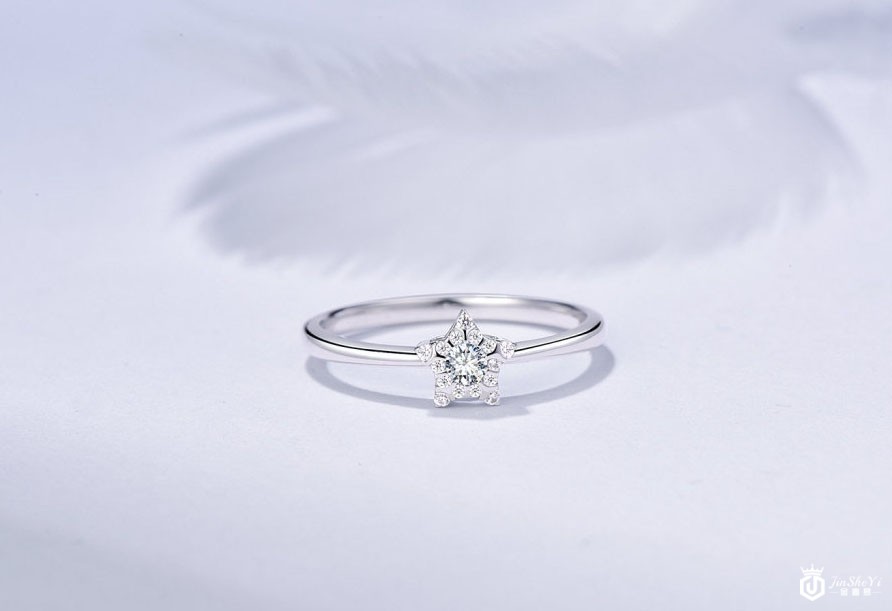 2克拉钻戒回收价格如何?受哪些因素影响