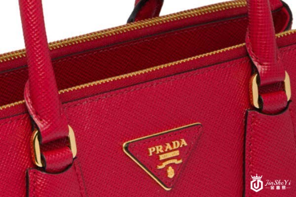 普拉达Galleria Saffiano酒红色包包细节展示图