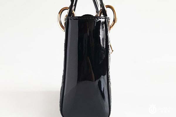 迪奥迷你黑金戴妃包侧面