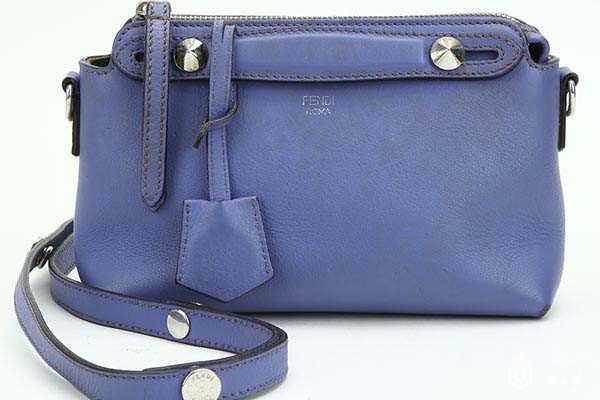 二手芬迪蓝色皮质女士斜挎包 二手芬迪蓝色皮质女士斜挎包