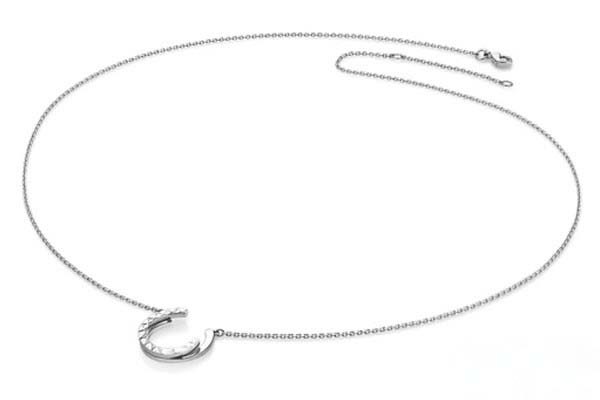 周大福心月车花铂金项链吊坠