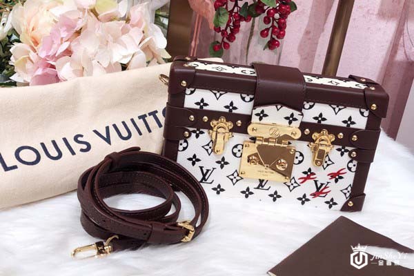 二手奢侈品LV巧克力色老花箱包展示