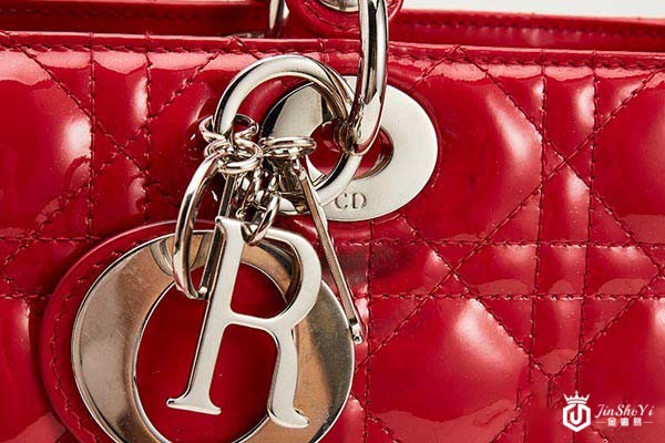 二手迪奥玫红色皮质女士七格戴妃包磨损细节