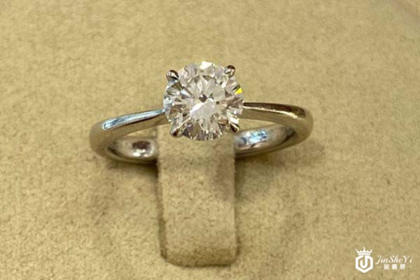 二手周大福一克拉钻石戒指