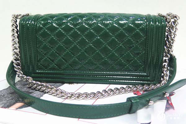 二手95新香奈儿绿色单肩包背面实拍图 二手95新香奈儿绿色单肩包背面实拍图