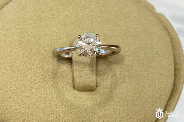 99新周大福1.01克拉钻戒 J VS1 3EX N 戒指正面图 99新周大福1.01克拉钻戒 J VS1 3EX N 戒指正面图