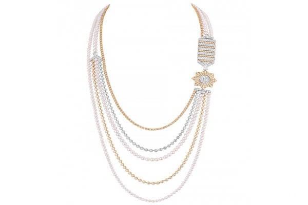 香奈儿LE PARIS RUSSE DE CHANEL臻品珠宝系列Médaille Solaire项链展示图 香奈儿LE PARIS RUSSE DE CHANEL臻品珠宝系列Médaille Solaire项链展示图