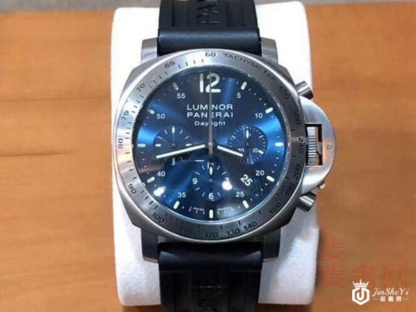 沛纳海LUMINOR系列PAM 00326腕表展示