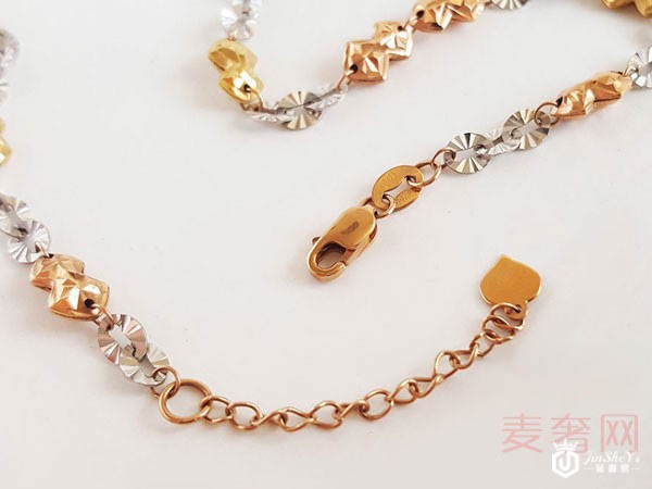 周六福7.98克车花AU750三色金花式项链锁扣细节展示 周六福7.98克车花AU750三色金花式项链锁扣细节展示