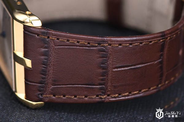 卡地亚Tank Cintrée腕表表带展示图