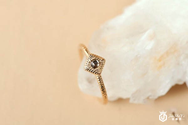 戴比尔斯 Talisman黄金天然原钻戒指展示图