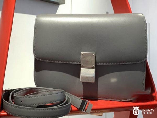 赛琳BOX中号银扣灰色单肩包展示