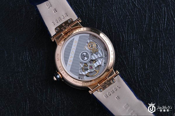 宝格丽全新LVCEA系列Aventurine砂金石腕表底部展示图