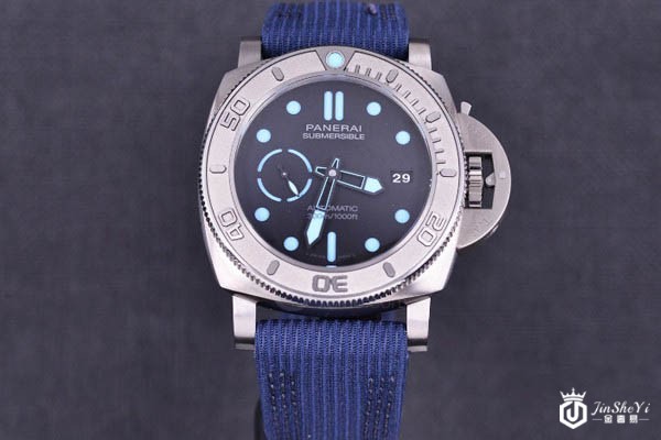 沛纳海SUBMERSIBLE潜行系列PAM00985腕表正面展示图