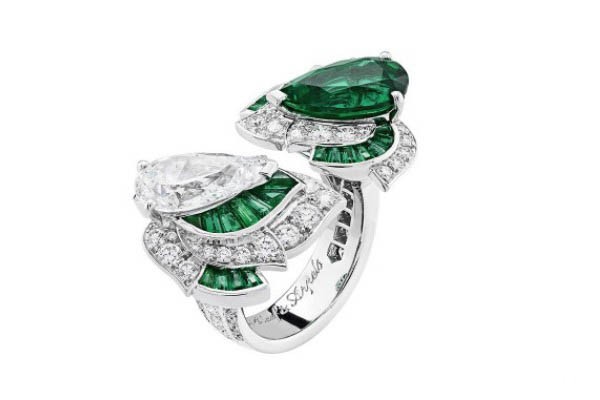 梵克雅宝Émeraude en majesté系列Lune D’eau指间戒展示图
