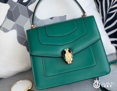 宝格丽经典蛇头包回收几折