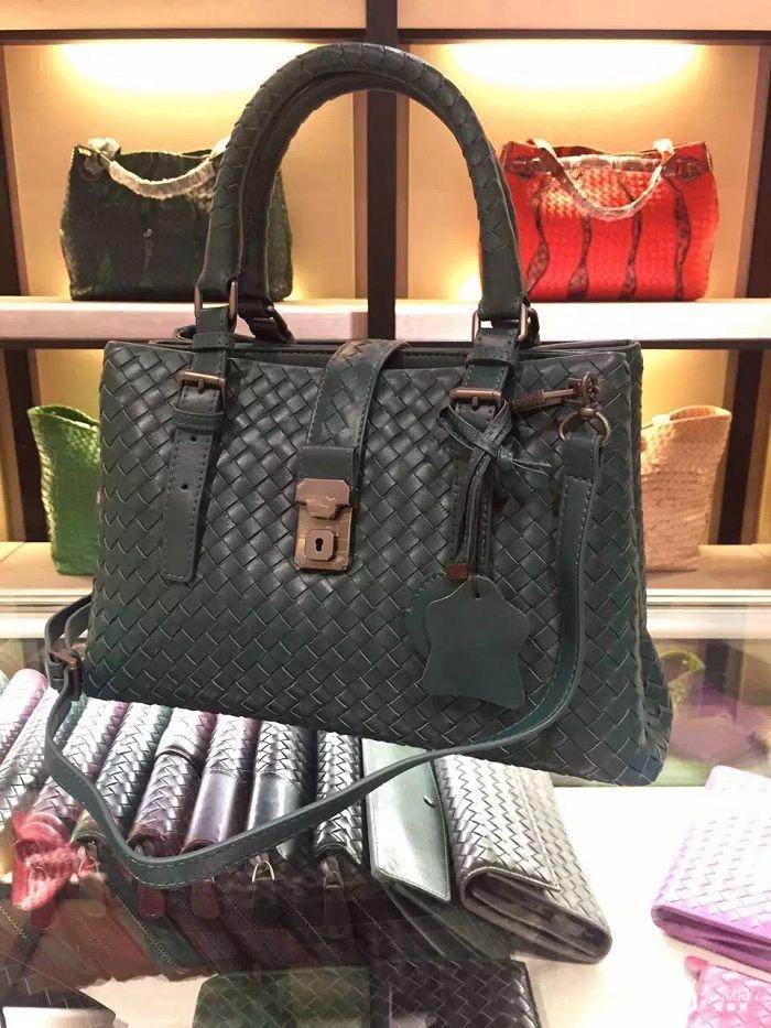 回收到一款葆蝶家鳄鱼皮包