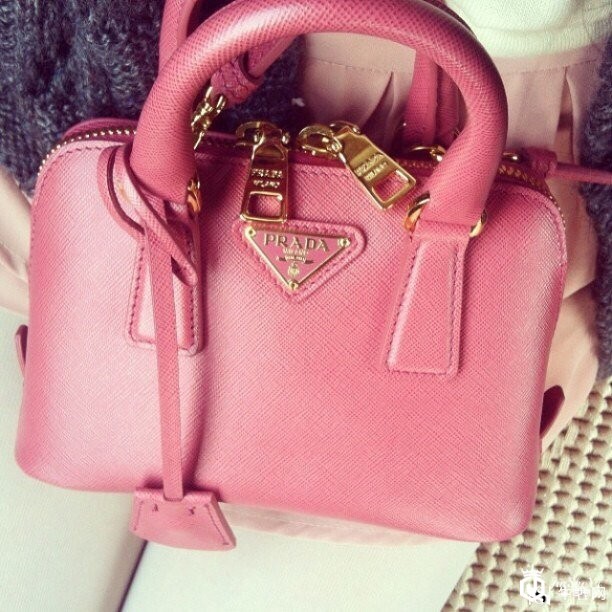 PRADA普拉达尼龙包回收多少钱