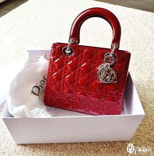 附近哪里可以回收二手迪奥戴妃包？