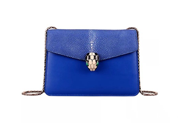 明星都抵挡不住的魅力，宝格丽蛇头包可以回收吗