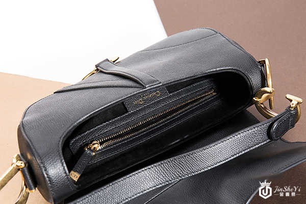 迪奥马鞍包二手可以卖多少钱？值不值得卖