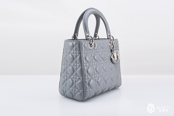 迪奥包包回收能卖多少 迪奥包包回收能卖多少