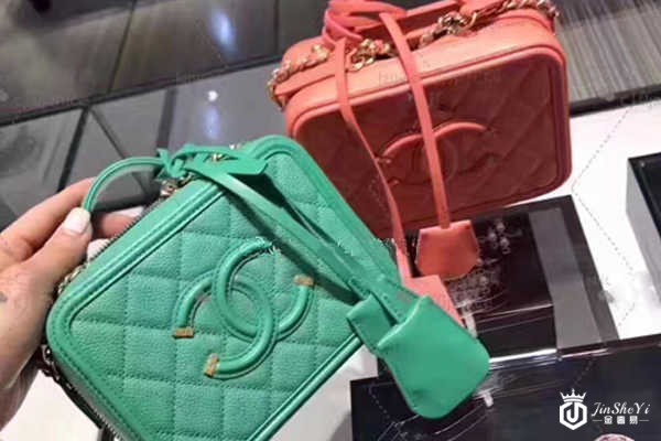 湖水绿与西瓜红香奈儿相机包回收