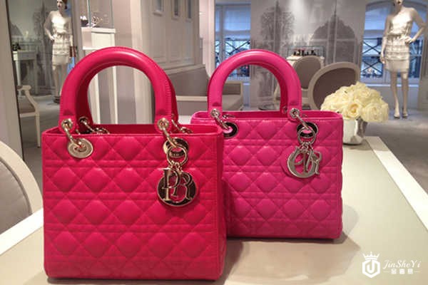 迪奥包包回收款式