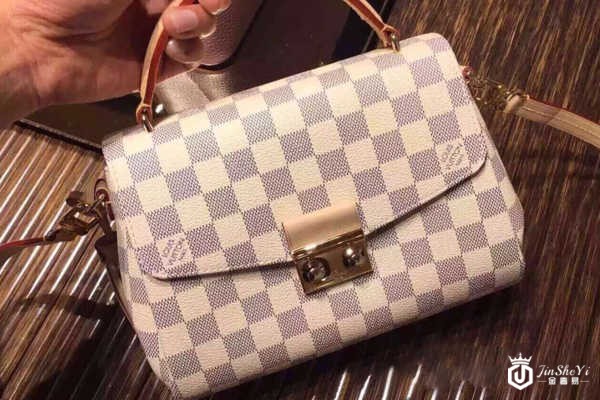 LV Croisette白色棋盘格包包的回收价格是多少