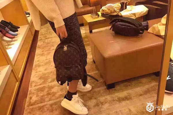 LV经典双肩包怎么鉴定真假