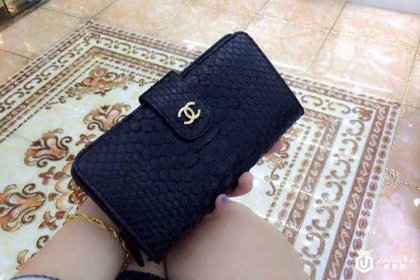 蟒蛇皮香奈儿包包回收价格