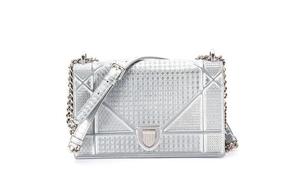 迪奥手拿包回收什么价格?二手迪奥手拿包在名包回收店几折? 迪奥手拿包回收什么价格?二手迪奥手拿包在名包回收店几折?