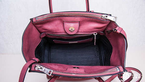 普拉达杀手包回收什么价格,上海哪里回收普拉达包包? 普拉达杀手包回收什么价格,上海哪里回收普拉达包包?