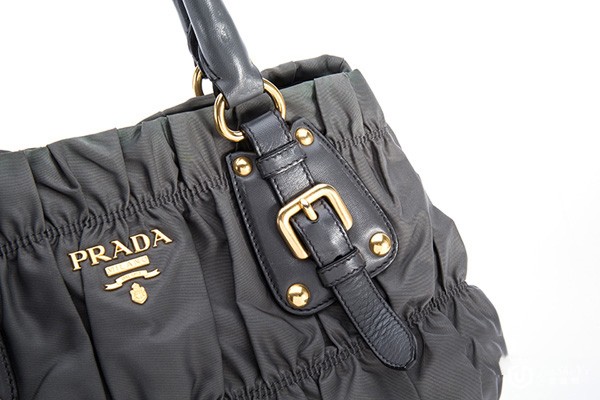 二手普拉达包包回收什么价格，普拉达包包几折回收？