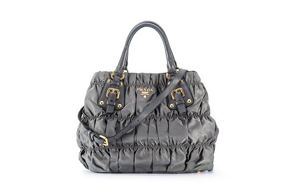 二手普拉达包包回收什么价格，普拉达包包几折回收？