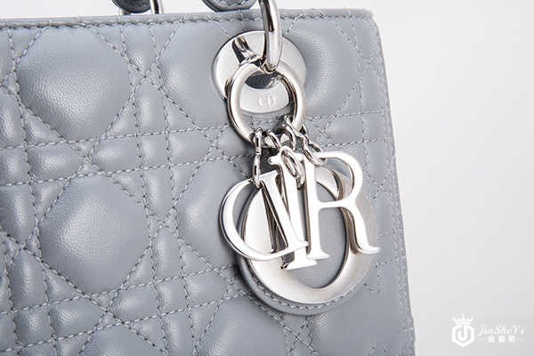 迪奥包包回收电话是多少？