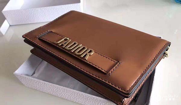 刘亦菲不离手的迪奥包哪里好,是回收价值比较高吗 刘亦菲不离手的迪奥包哪里好,是回收价值比较高吗