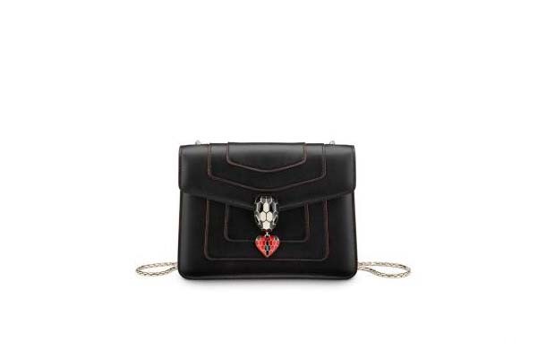 唐艺昕背的宝格丽什么包，回收行情又怎么样