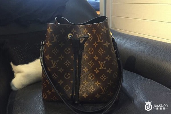 1572940796374513.jpg 回收LV大号水桶包