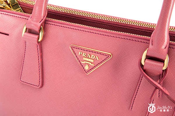 回收普拉达包包