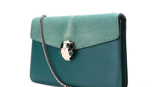 江疏影的包包价值,宝格丽珍珠鱼皮蛇头包回收行情 江疏影的包包价值,宝格丽珍珠鱼皮蛇头包回收行情