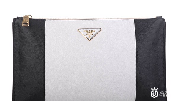 袁泉背的哪款普拉达包包,有没有回收价值 袁泉背的哪款普拉达包包,有没有回收价值