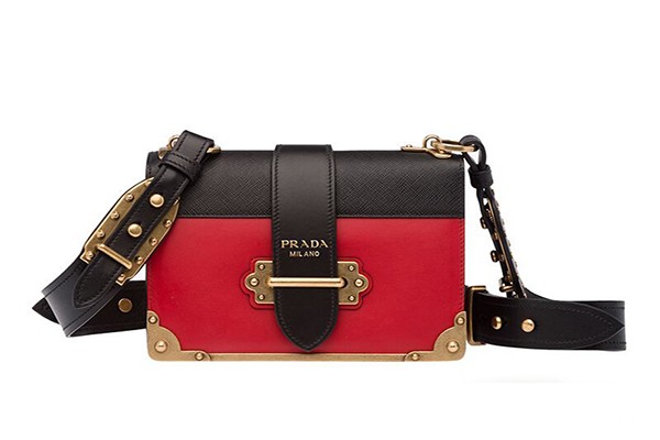 袁泉背的哪款普拉达包包,有没有回收价值 袁泉背的哪款普拉达包包,有没有回收价值