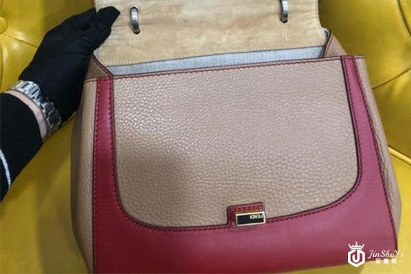 芬迪尼龙布斜挎包 上海包包回收